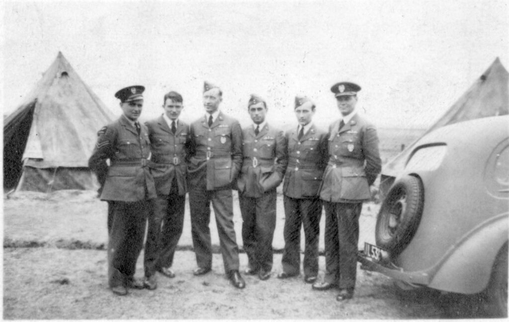 Podczas szkolenia myśliwskiego w No 6 Operational Training Unit - Jednostce Wyszkolenia Bojowego w lipcu 1940 r.
