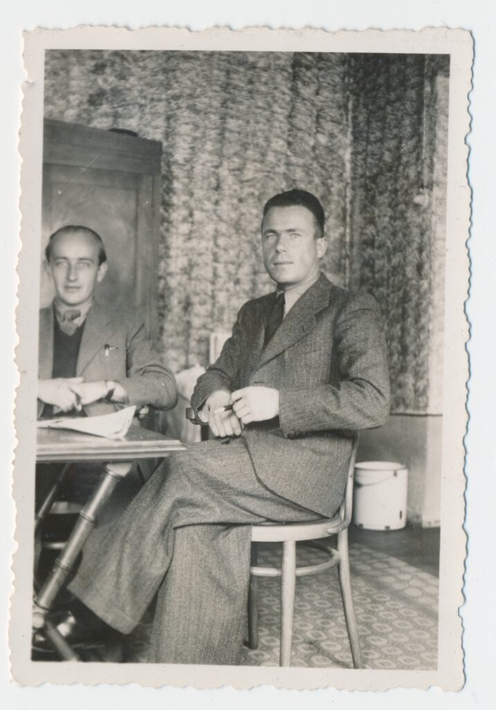 Z Franciszkiem Skibą w mieszkaniu w Salon, Francja 1939 r.